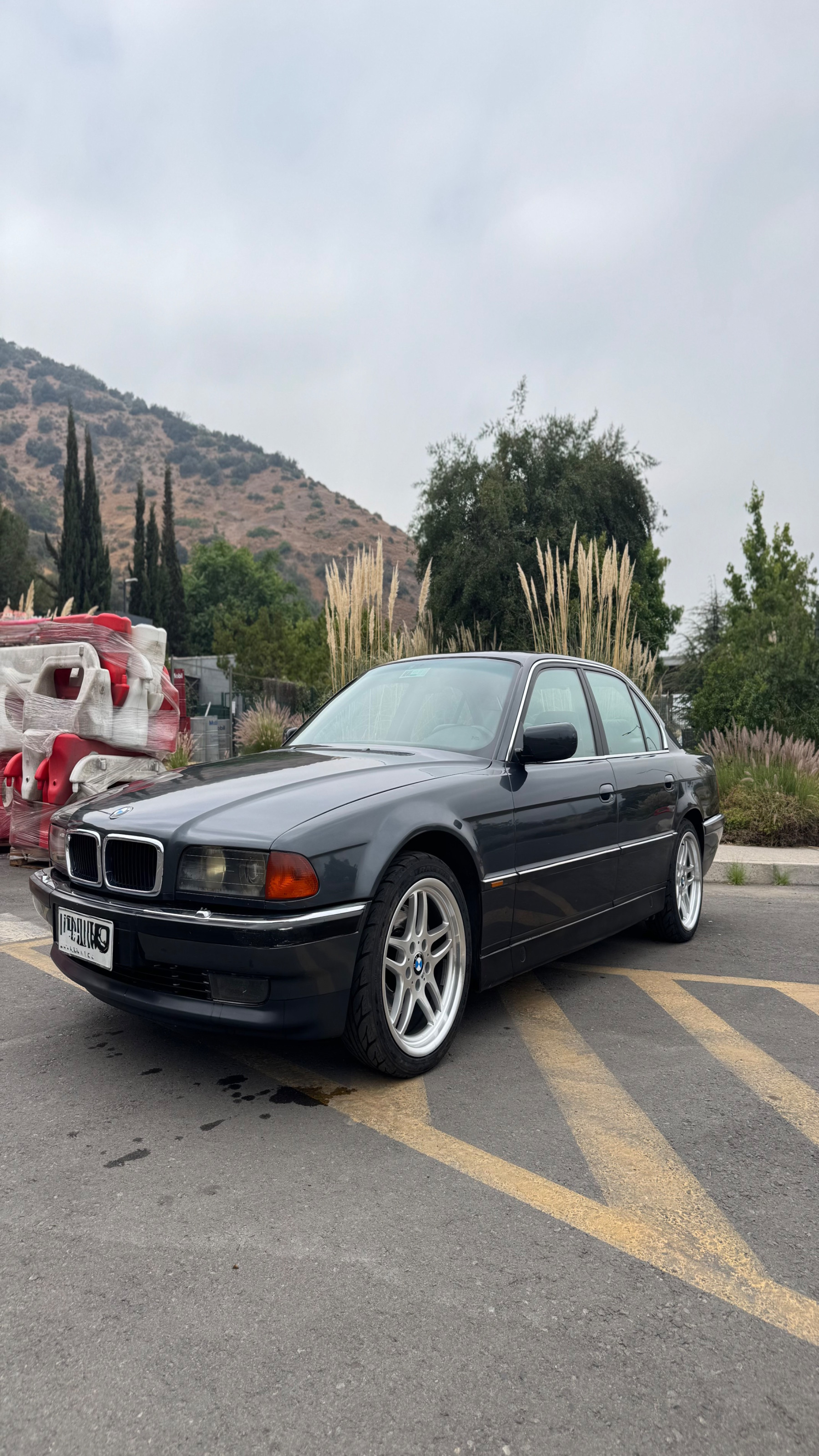 740i